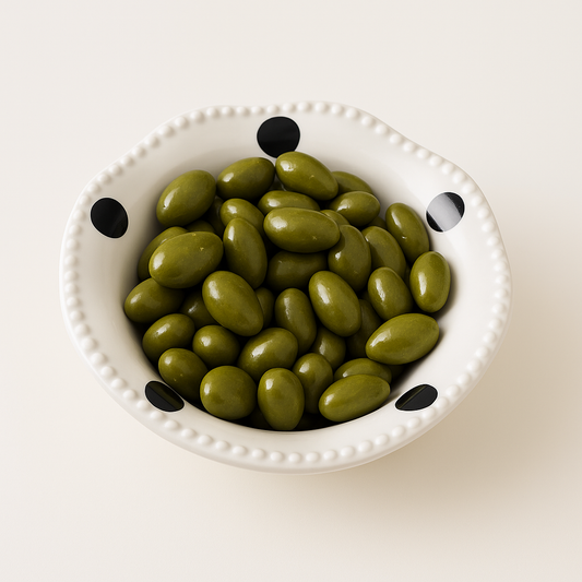 Crunchy almonds in creamy matcha chocolate B2B